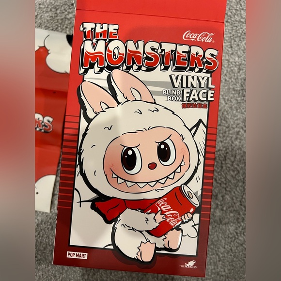 POP MART: THE MONSTERS Coca-Cola Vinyl Face Happy Factor - Picture 6 of 6